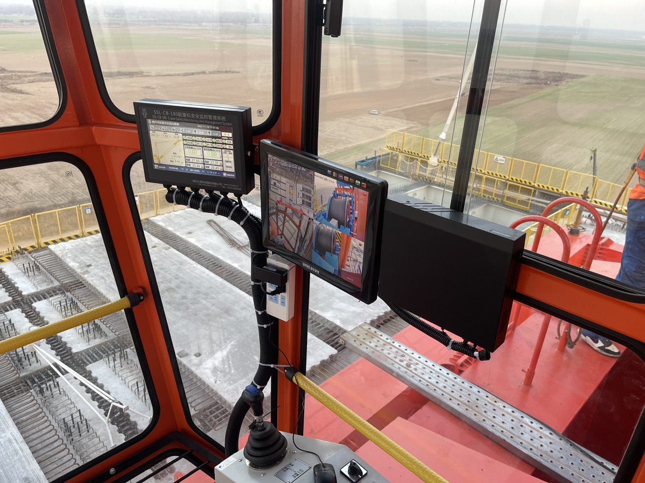 湖北三思科技桅桿吊安全監(jiān)控系統(tǒng)，助力河南首條樁板式無土路基高速